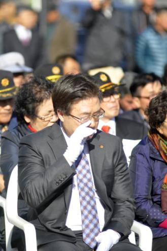 �̸������߻���� ������ �ִ� ��ȭ�׷��� �� �ӿ��� �߸�� ����忡�� �߸���ȸ���� �ߵ��縦 ��� �ִ�.