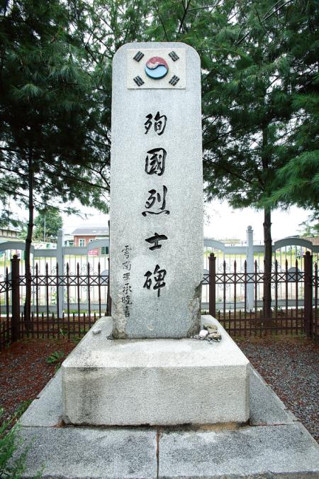 �ظ�4��4������� ���������� �̽¸� �ʴ������� ģ�� �۾��̴�. 6��25���� ���� ��ź �ڱ��� ���� �ִ�.