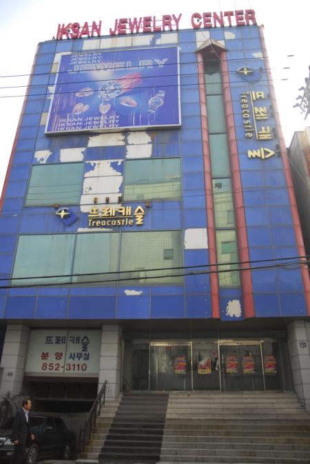 �买�� ��ġ�ǰ� �ִ� �߷�ĳ��.