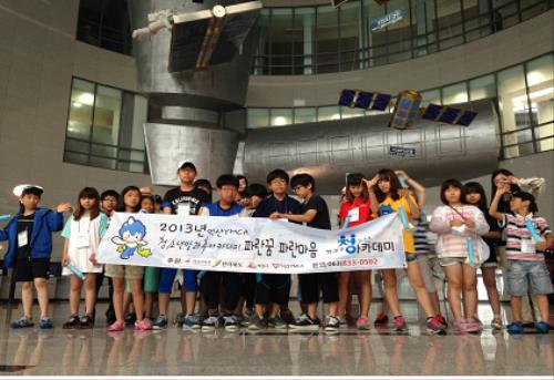 �ͻ�YMCA��� �� ��ī���̴� ��ȸ��, ��ȭ��, ���������� ����ü�� ��ȸ�� ���� û�ҳ�鿡�� â�Ǽ��� �ǰ����� ȸ����Ű�� ���� �����������ü�輾�Ϳ��� ü��Ȱ���� �ǽ��ߴ�.