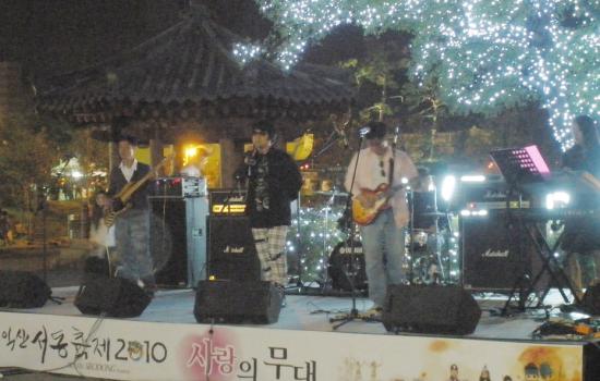 �ͻ� �����ι�� '����������'�� 2010 �������� ������� ���뿡�� ������ �ϰ� �ִ�. (��������=����������)