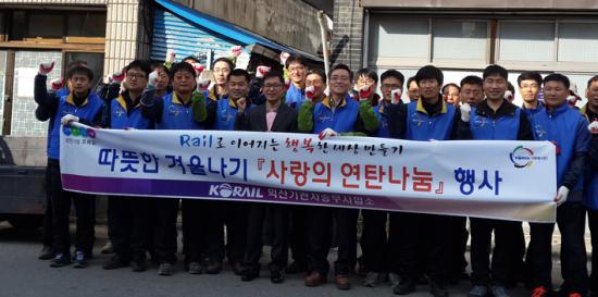 �ͻ������¹�����Ұ� ����� ��ź ������縦 �ϰ� �ִ�.