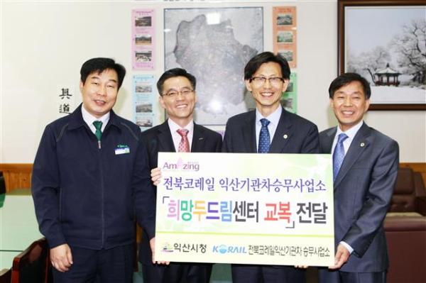 �ͻ������¹��繫�Ұ� 18�� �ͻ�ÿ� ���� 20���� ��Ź�ߴ�. 