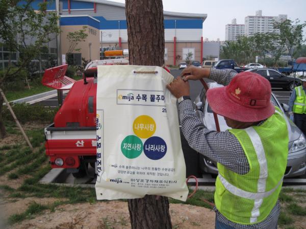 ������ ��ӵ� 14�� �ͻ�� ���շο��� ��û �������� ���μ��� ���ָӴϸ� �Ŵ޾� �־���. �� ���ָӴϿ� ä�� ���� ���� ���� ������ ���縦 �����ش�. 