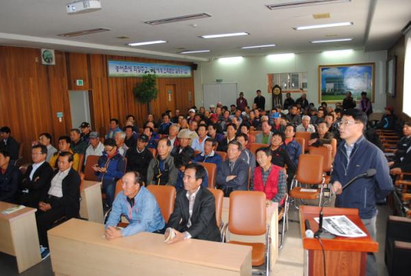 �ѱ�����̰��� �ͻ����� ��ȸ�ǽǿ��� ������������ȸ�� �ϰ� �ִ�.