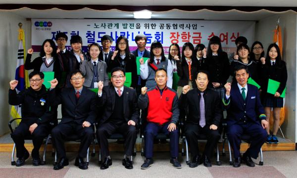 �ڷ��� ���Ϻ��ΰ� �������� ���б� �������� ���� �� ����Կ��� �ϰ� �ִ�.