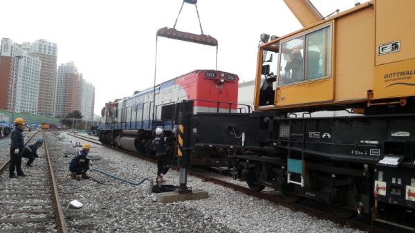 �ڷ��� ���κ��� ����ó�� ������ �Ʒ��� �ϰ� �ִ�.