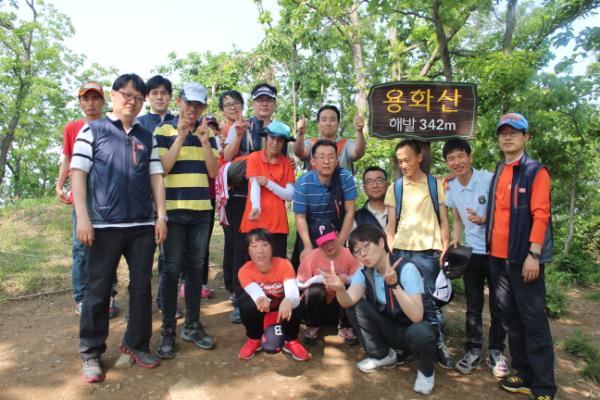 (��)E1�������� â���� ������� ��ȭ���� ����ϰ� �ִ�.