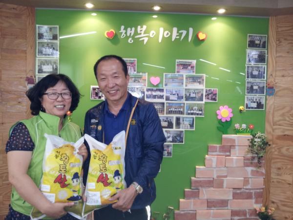 (��)�ູ�� Ǫ�尡 ���������� ���� ���ϴ� ��Ȱ�� ����� �Ƶ����뿡 3��° �޽Ĺ�ǰ�� ����� �������ְ� �־� ������ȸ�� �Ͱ��� �ǰ� �ִ�.