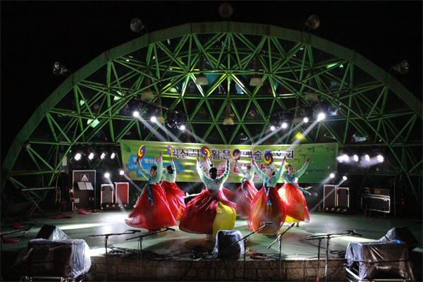 ��)�ͻ�û�Ȱ��ȭ������ȣȸ�� ''��6ȸ ��︶��-ǳ���� �������� ���� �ε帲'' ������簡 14�� ����7�� ���ü������ �߿ܰ����忡�� ���ȴ�.