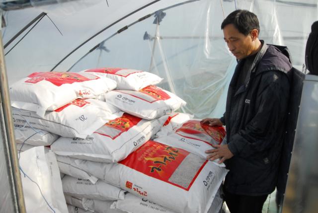 �� ���� ��� û���� ���� S��ü���� ������ ���� ���� �ҷ� �Ӹ��� �ٽɽ����� �ٶ󺸰� �ִ�.