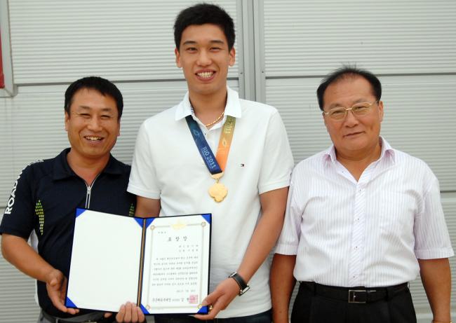 ���豺��ü����ȸ ��� ��긣 ��ü�� �ݸ޴޸���Ʈ ������ ����(���)�� �ƹ��� �̿�ö��(����), ��ö�� ���������ȸ ����.