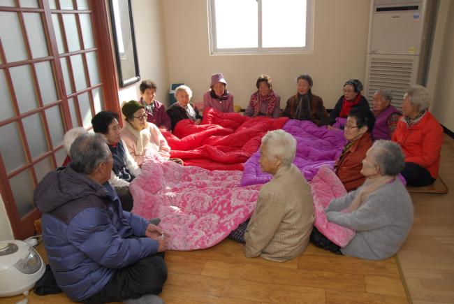 ��õ �ѽ�����δ� ��ŵ��� �������ǰ� �̺ҷ� ���� �ܿﳪ�⸦ �ϰ� �ִ�.