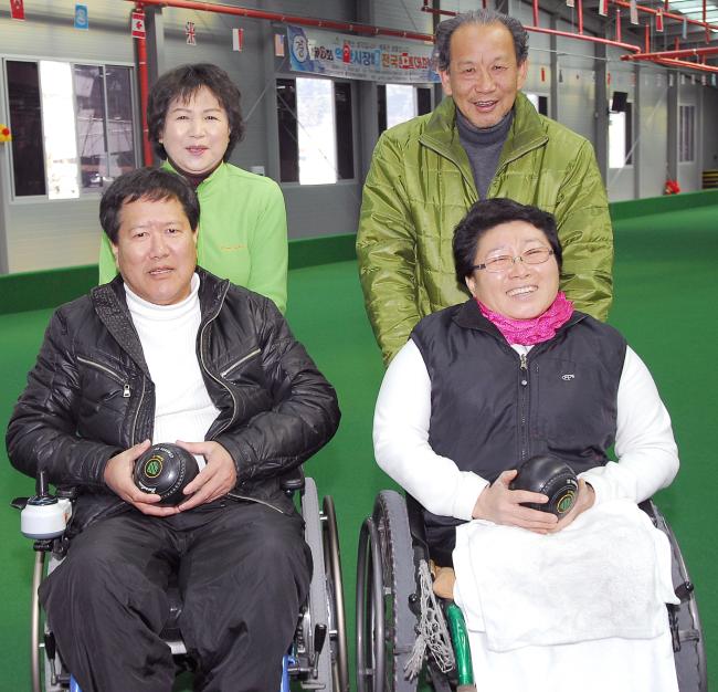 �Ʒ� ���ʺ��� �ð�ݴ�������� ���Ϸк����� ������ ȸ��(60), ���ϵ���ǥ ���� �� ������ǥ �ֹ̳� ����(51), ���Ϸк����� �輮�� ��ġ(61), ���ѷк����� �ڴ��� ����(57�������� ȸ�� ����)