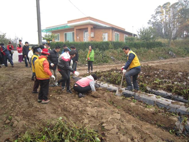 �ֿ�� ���ߵ���� �Բ� ������ĳ�� ü��Ȱ���� �ϰ� �ִ�.