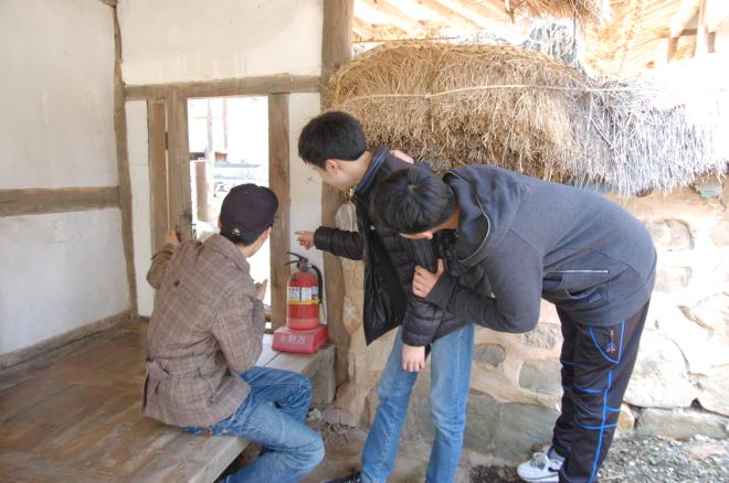 ������������ ������ �л����� ���� ��¦�� ���� ��ø�� ������ ���� �˰� ��¦ ���� �ִ�.