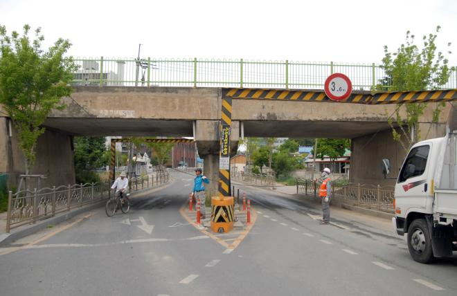 100������ ���縦 �����ϱ� ���� ����ö��. ���� 25�� ö�ſ� �ռ� ö���� ���⼱�� ���ŵǰ� �ִ�.