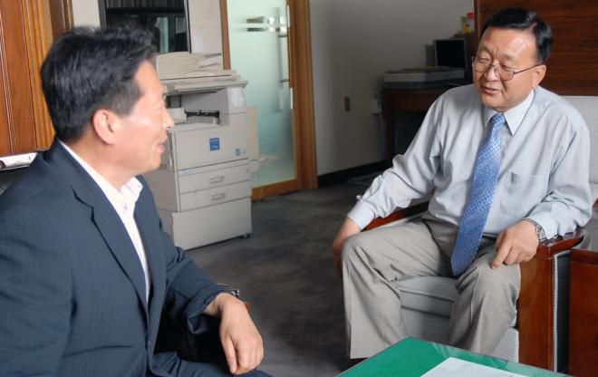 ��ȣ�� �ǿ�(������)�� �ּ��� ��ȸ�繫����(����)�� ���������� ���� �̾߱� �ϰ� �ִ�.