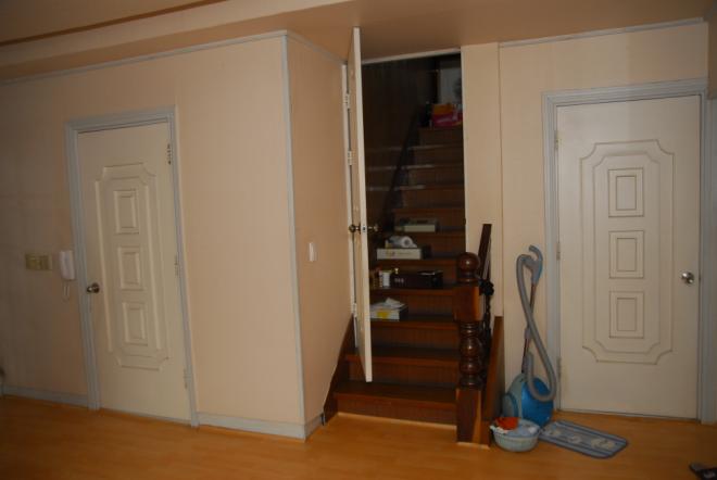 ���߼� ���� ���� ��. 2������ �ö󰡴� ����̸� �� ������ ���� �������¸� �����ش�.