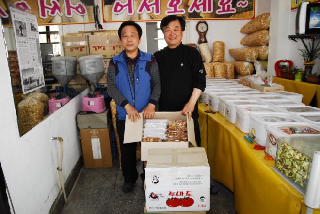 60�� �� �������� ����, ����, ���ڸ� ��Ź�ߴ�.