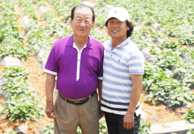 40���� ����� �ͻ� ������ �������� �ƹ��� ��â�� ��(76, ����)�� ���ö ��ǥ.