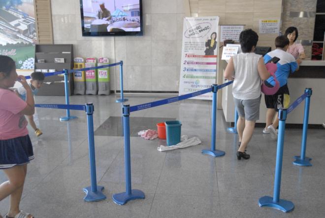 õ������ �������� ���� ������ ������ ���� �������� ���� ���� �̿밴���� ī���ͷ� ���ϰ� �ִ�.