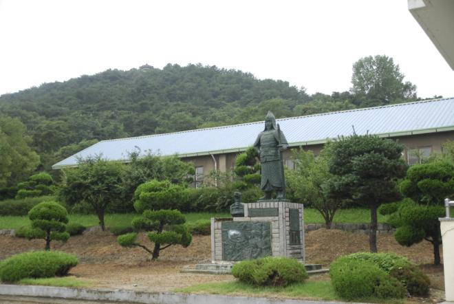 �̼��� �屺 �Ѿ�� ��Ʈ���� ���л��� �����. �ָ� �е��� ���� ���� �ִ� ����� ���δ�.