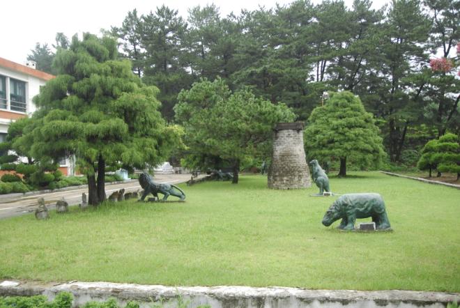 ����� ����