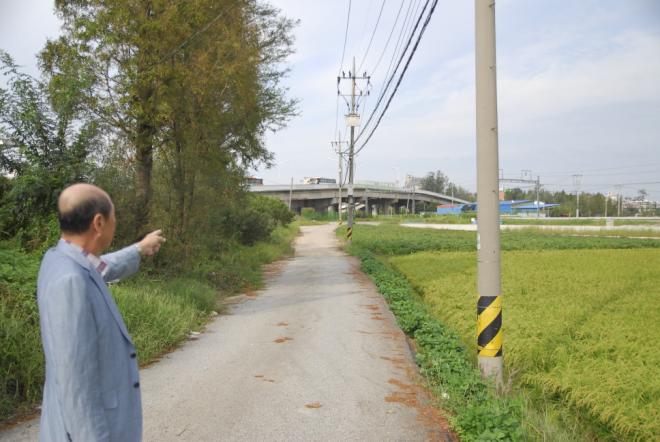 �տ� �ð�� ���� ���� ���� ���� ���� 23ȣ���̴�. �ָ� ��ȭ������ ����鼭 ���ΰ� ���ߴ�. �ֹε��� ���� ��� ���θ� �����ϸ鼭 ����н��� �䱸�ϰ� �ִ�. 