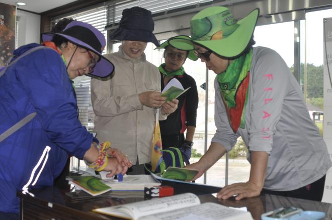 ������ ������ �����ڵ��� �̸����� �����ȳ��ҿ��� Ȯ�� ������ ��� �ִ� ���.