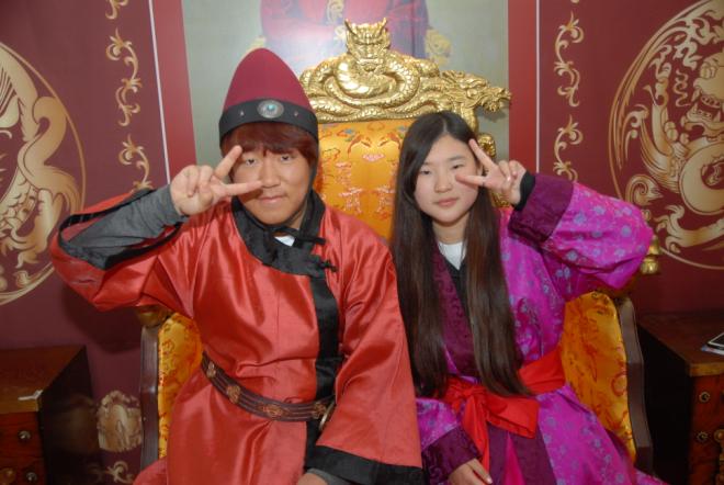 ���� �ż��� �����׸������� �ڿ������ڵ��� �Ϳ��� ��� ���ϰ� �ִ�. 