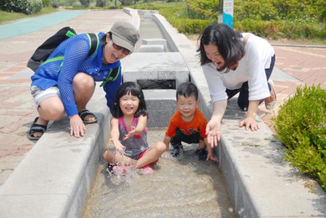 ����ùΰ��� �ΰ� �ǰ�õ���� ���̵�� �������� ���屸�� ġ�� ��ſ��ϰ� �ִ�.