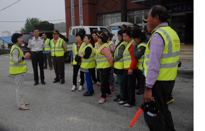 ��â�� ������ ������Ŵ�� Ȱ���� �����ϰ� �ִ�.