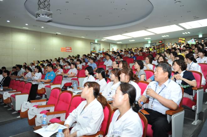 �������б����� ''ȯ�ھ��� ����(Day)���''�� ���� 19�� �������б����� �ܷ� 1�� 4�� ����翡�� �����Ƿ������ �ְ����� �� �ð��� ���� ��Ȳ���� ���ȴ�.