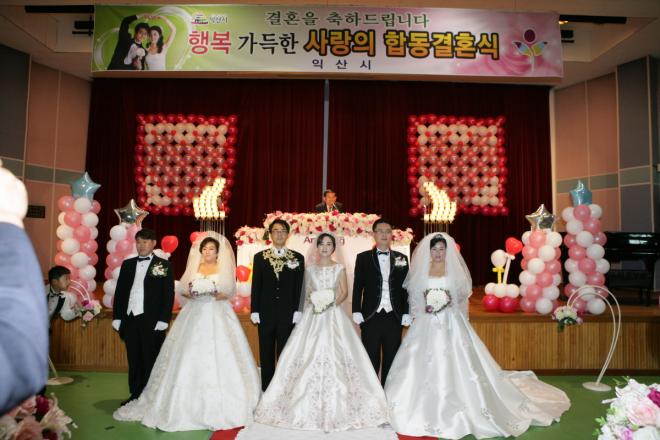 �ͻ����� 3���� ���źκ� �յ���ȥ���� 13�� û�ҳ� ���ð����� ����ǰ� �ִ�.