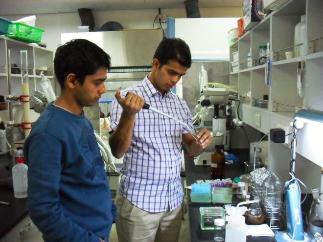 ����ǿ��� ������ �ϰ� �ִ� ��ĭŸ��(������)